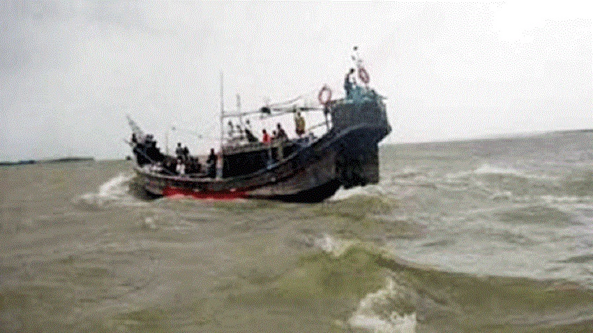 Bangladesh: 15 killed in trawler capsize 